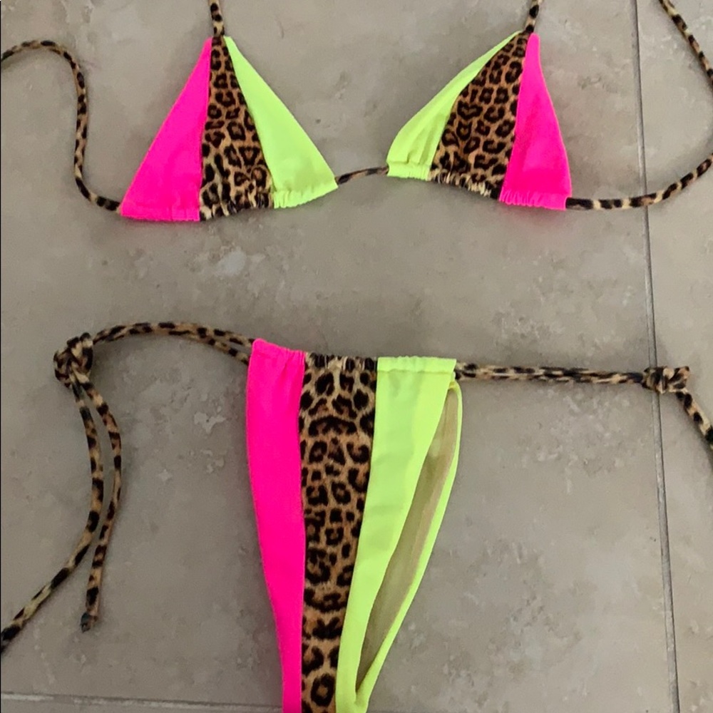 ANDI BAGUS BIKINI